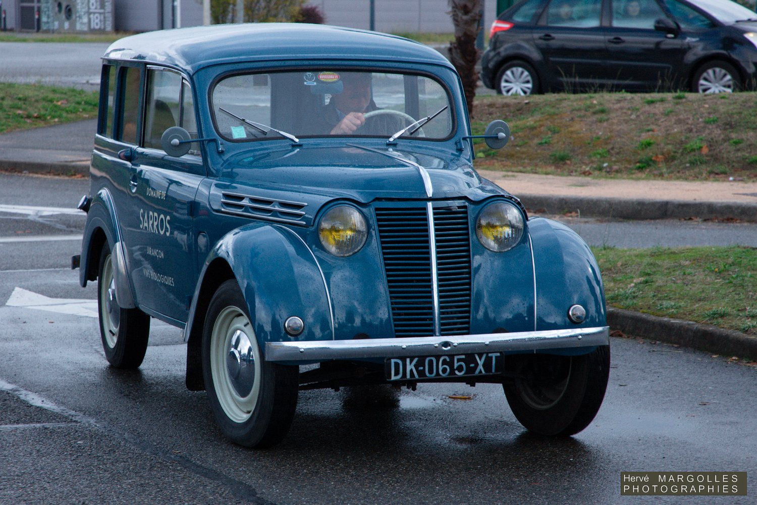RENAULT JUVAQUATRE-02.jpg